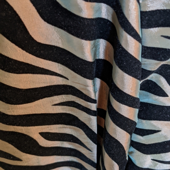 🐯Gold and Black Tiger Print Jacket- Size Medium - Picture 9 of 11